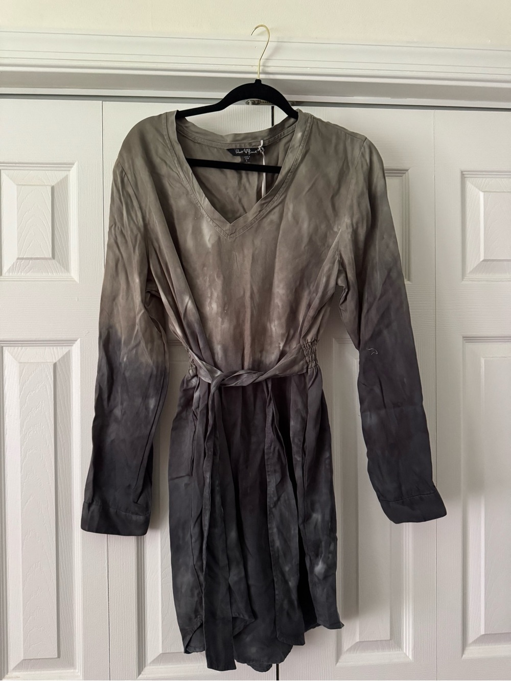 Velvet Heart Gray Ombre V-Neck Long Sleeve Dress with Waist Tie